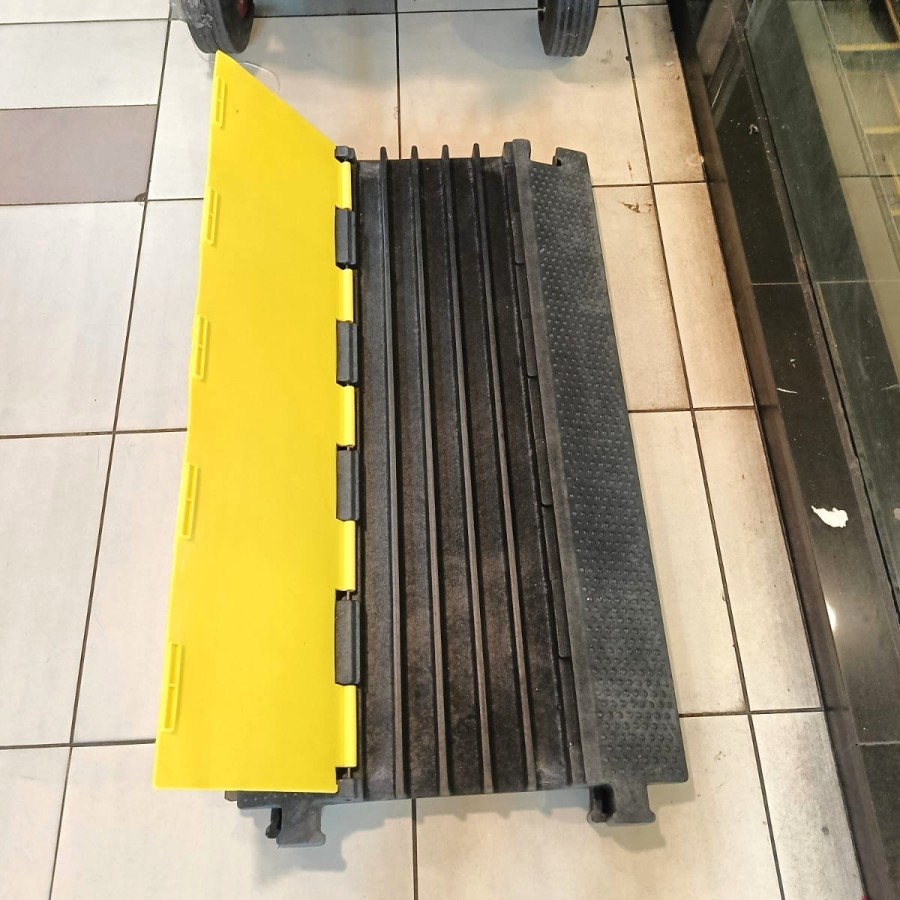 Speed Bump Pelindung Cable 5 Line / Speed Bump Cable Line / Polisi Tidur Jalan