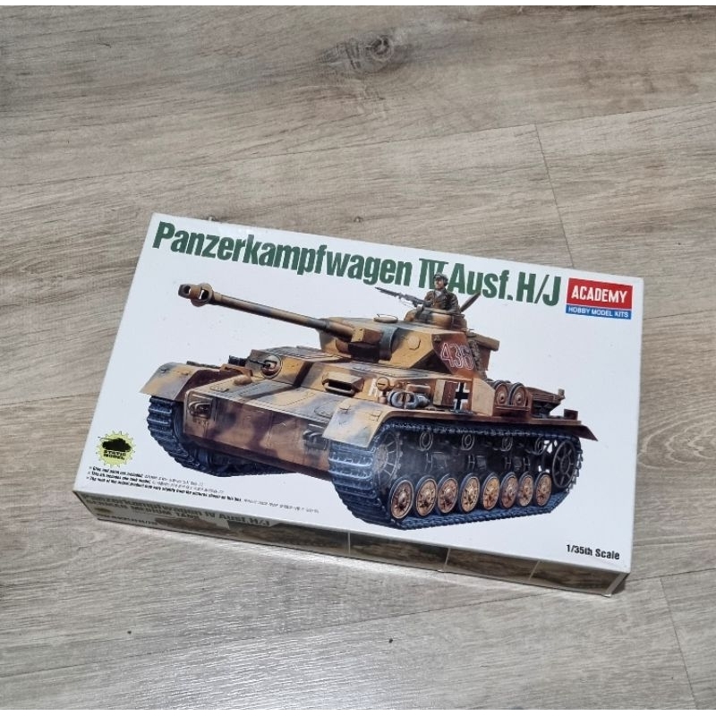 Tank Panzer IV Model (ACADEMY)