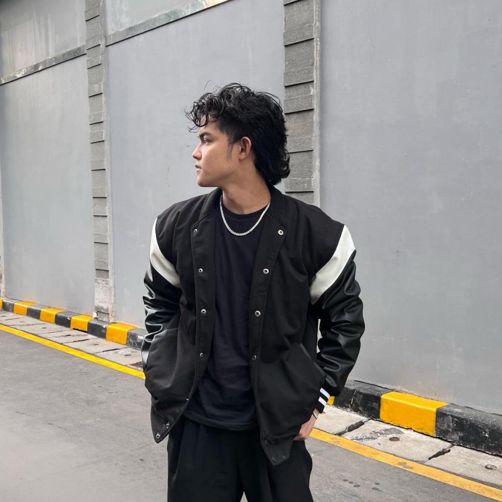 Jaket Varsity HELCURT BLACK Divided dengan Kerah Bolak Balik - Pria