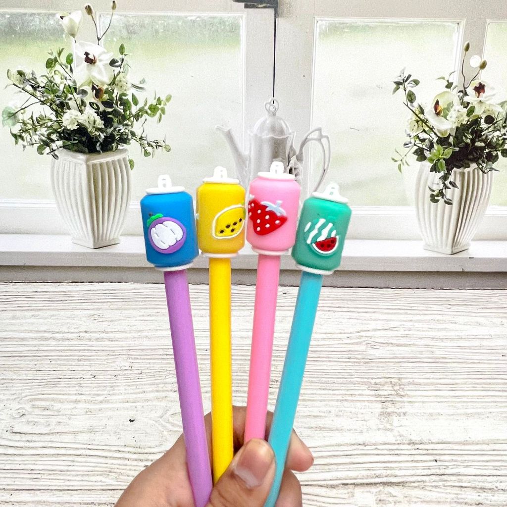 

Pulpen / Pena / Bolpoin / Pen Gel Tinta Warna Hitam Minuman Kaleng Soda Unik PGK-1440 Ungu Kuning Pink Biru Purple Yellow Blue Can Drink Hadiah Souvenir Anak Dewasa