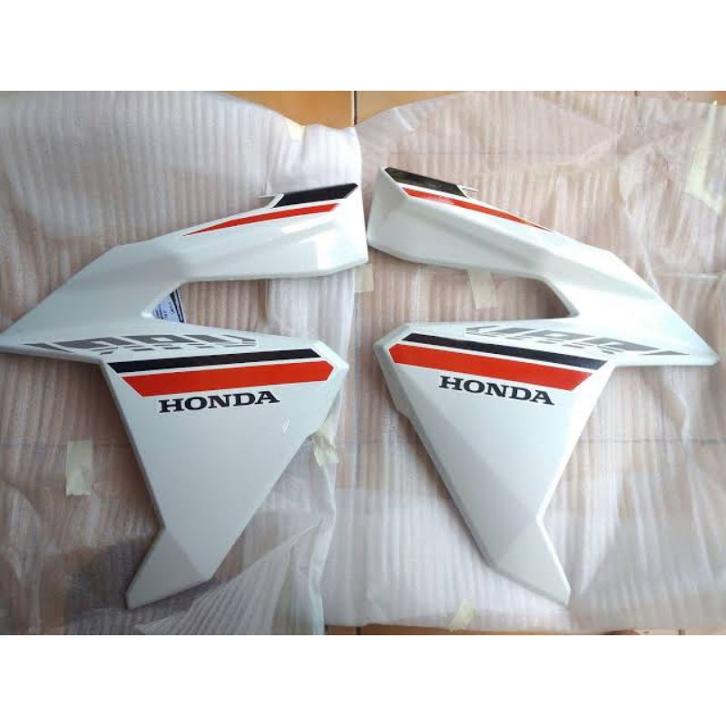 Bahan original cover sayap legcil luar depan + sticker HONDA VARIO 125 150 LED old 2015 2017 PUTIH s