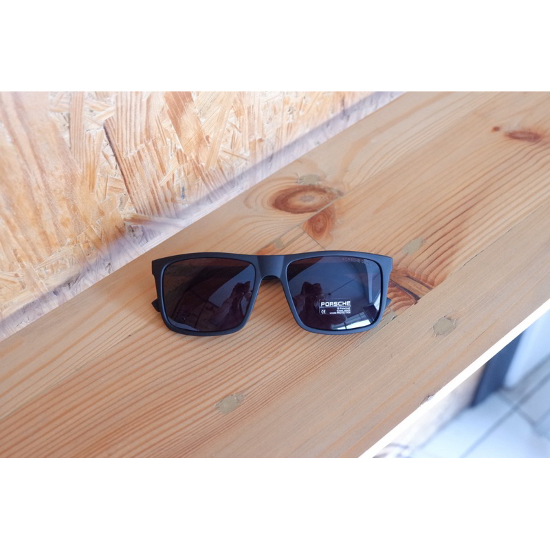kacamata polarized hitam PORSCHE