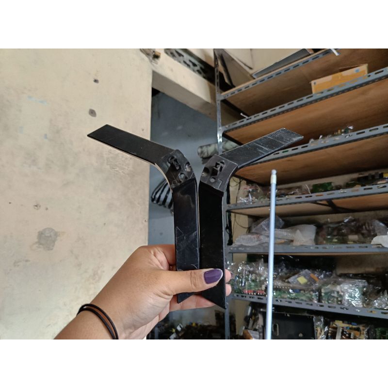 stand kaki tv led polytron PLD32T100 PLD32D100