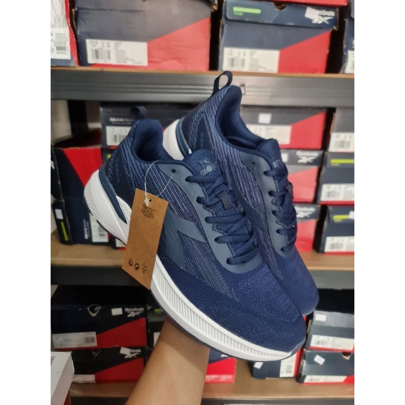 Sepatu diadora gemini