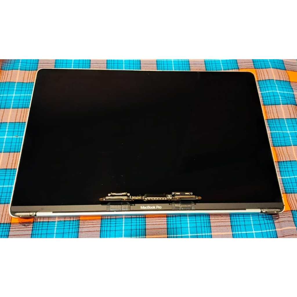 Original LCD Macbook Pro 15” A1990 2018 2019 Silver bekas