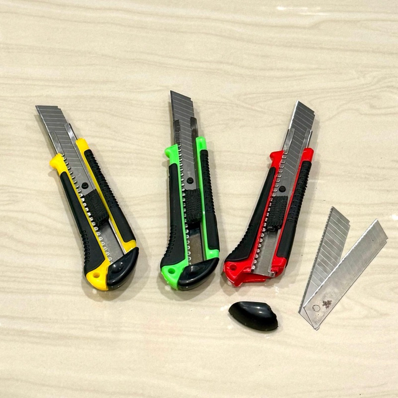 

FIT Pisau cutter tajam papan BIRU Pisau karpet ( HARGA 1 BUAH gg ) + ( anak pisau 3buah ) SHARP CUTTER KNIFE CUTER isi 3pcs refill anak mata pisau cutter pisau kulit pisau ukir MURAH BAGUS fit