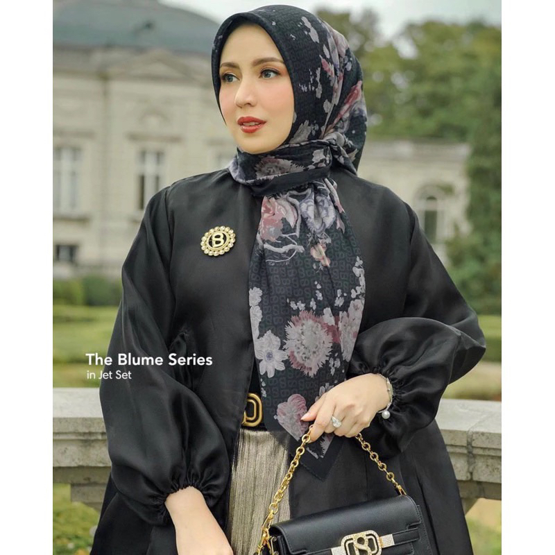Buttonscarves Blume Series Jet Set