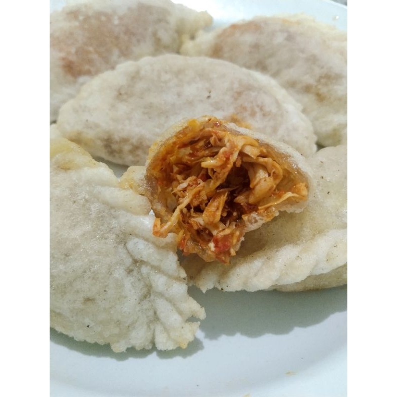 

cireng isi ayam suwir pedas lezattt isi 10