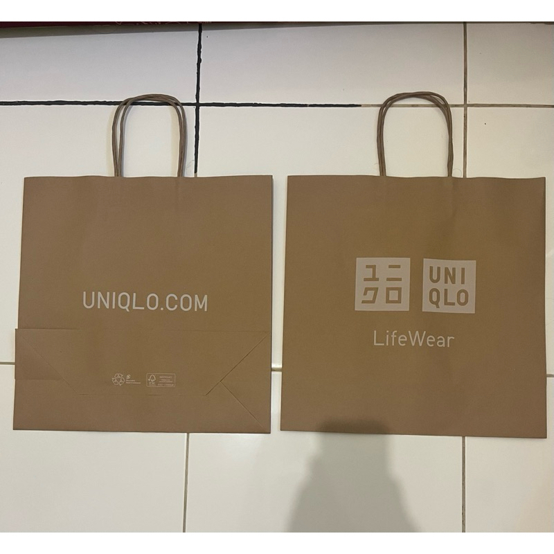 

Paperbag Uniqlo (HARUS DISERTAI PEMBELIAN BARANG)