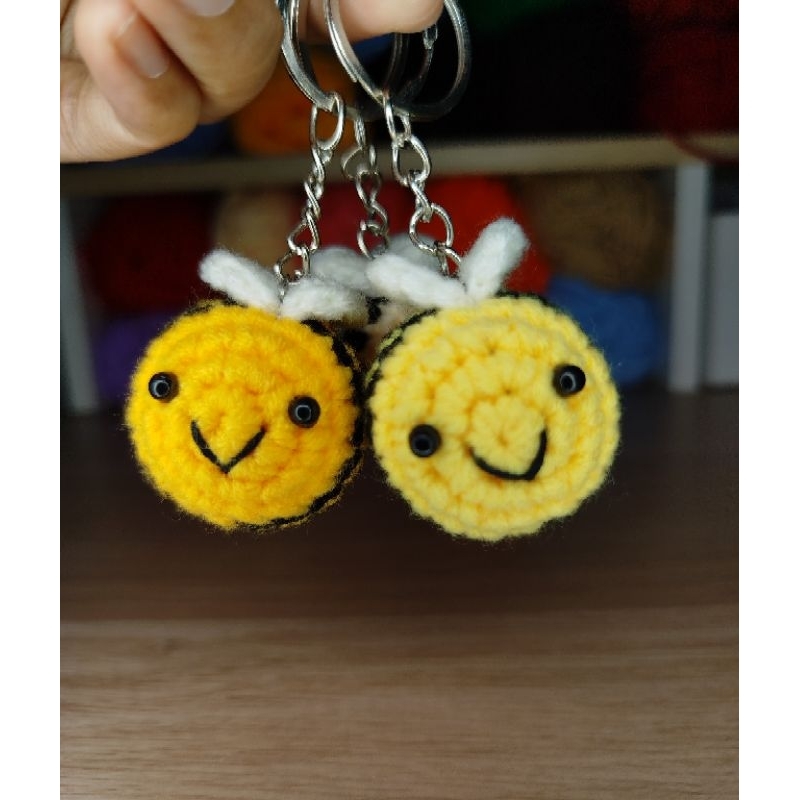 amigurumi bee keychain