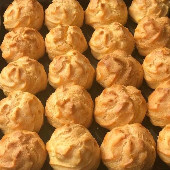 

Kue Soes Isi Cream Vanilla ukuran besar per pak isi 6