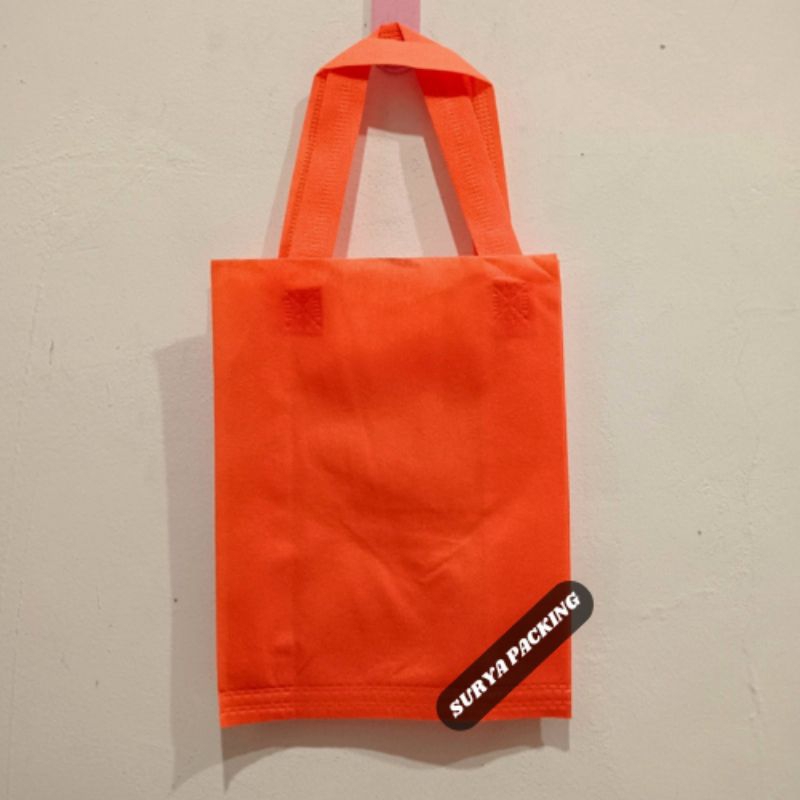 

(pAKeT 60pcs) Tas Goodiebag lipat samping press mini 20x25 spunbond