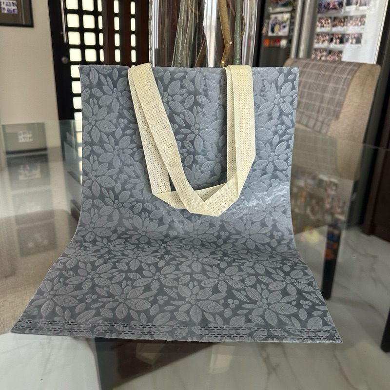 

DAPONG Goodie Bag Tas Spunbond 3D Premium Kotak Nasi 40x28x24 Hajatan Nikahan Souvenir Lebaran Emboss Tas Berkat