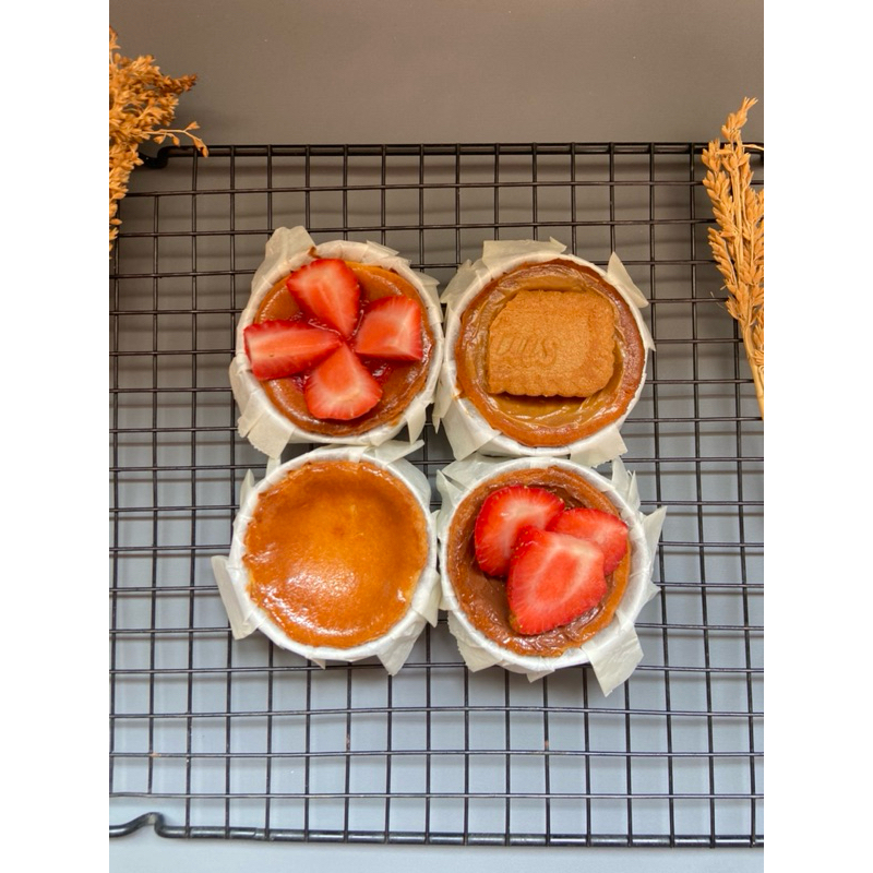 

RB22 MINI BASQUE BURNT CHEESECAKE 6cm (1box/4pcs)/BIRTHDAY CAKE/HAMPERS