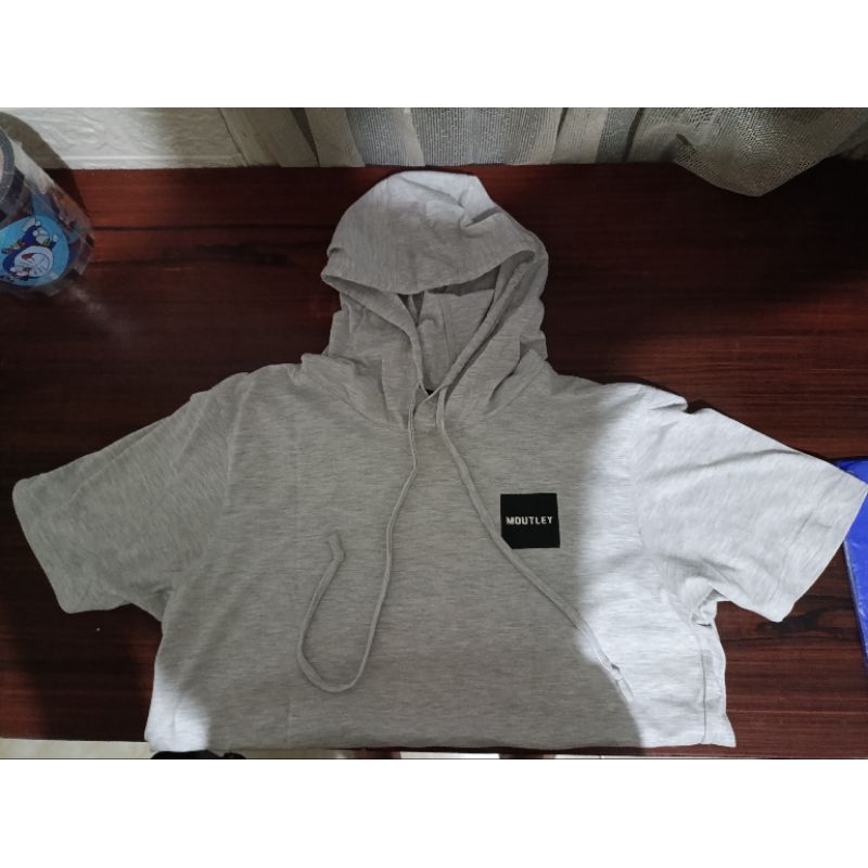 kaos pria moutley