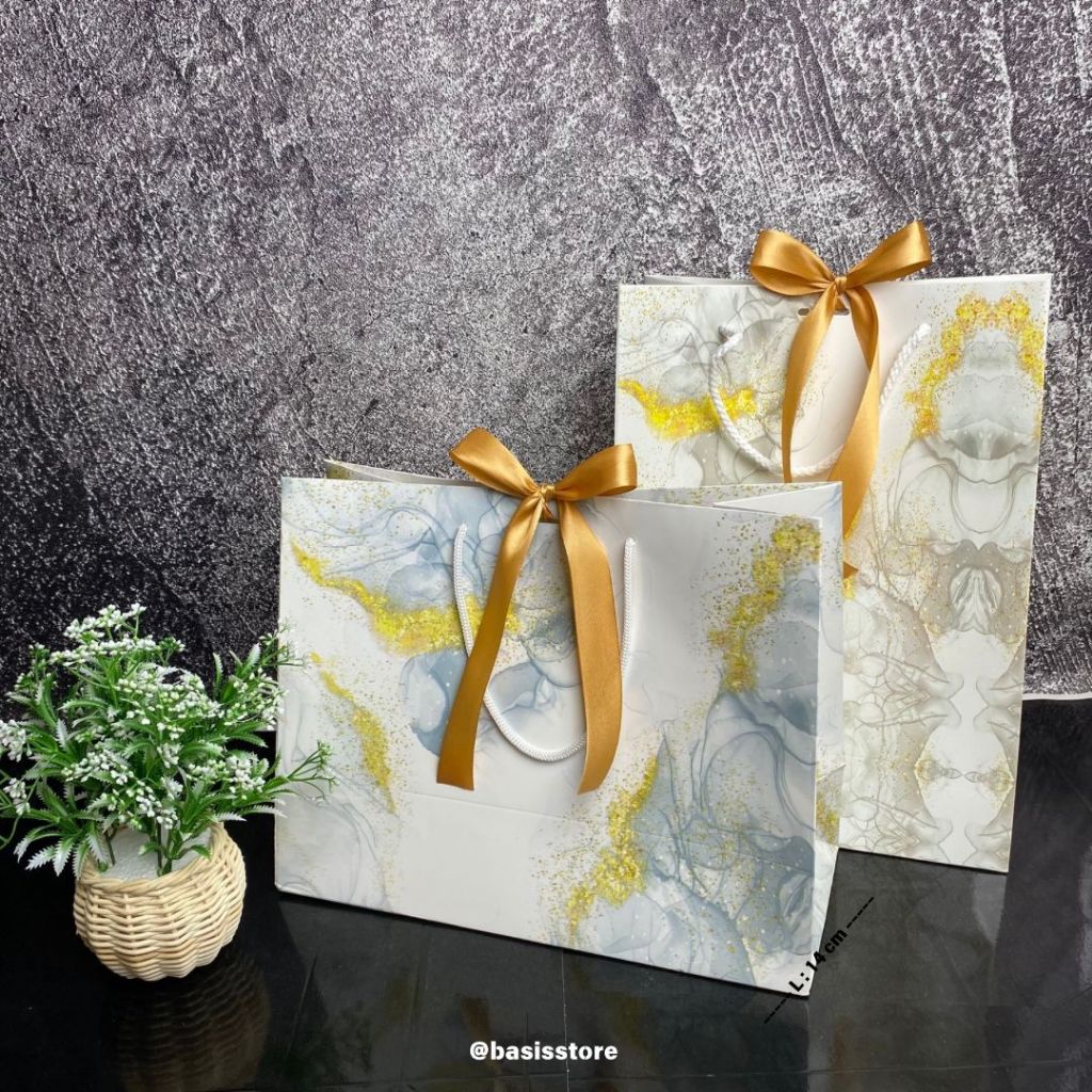 

Paper Bag Motif ALN Putih Lanscape & Potrait Tas Kado Premium Souvenir Wedding Ultah Keren Simple