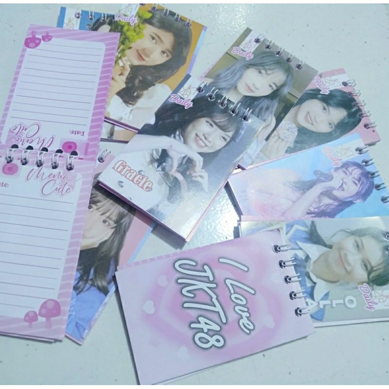 

Buku Daily diary JKT48 mini p10 L8 cm 24 lembar