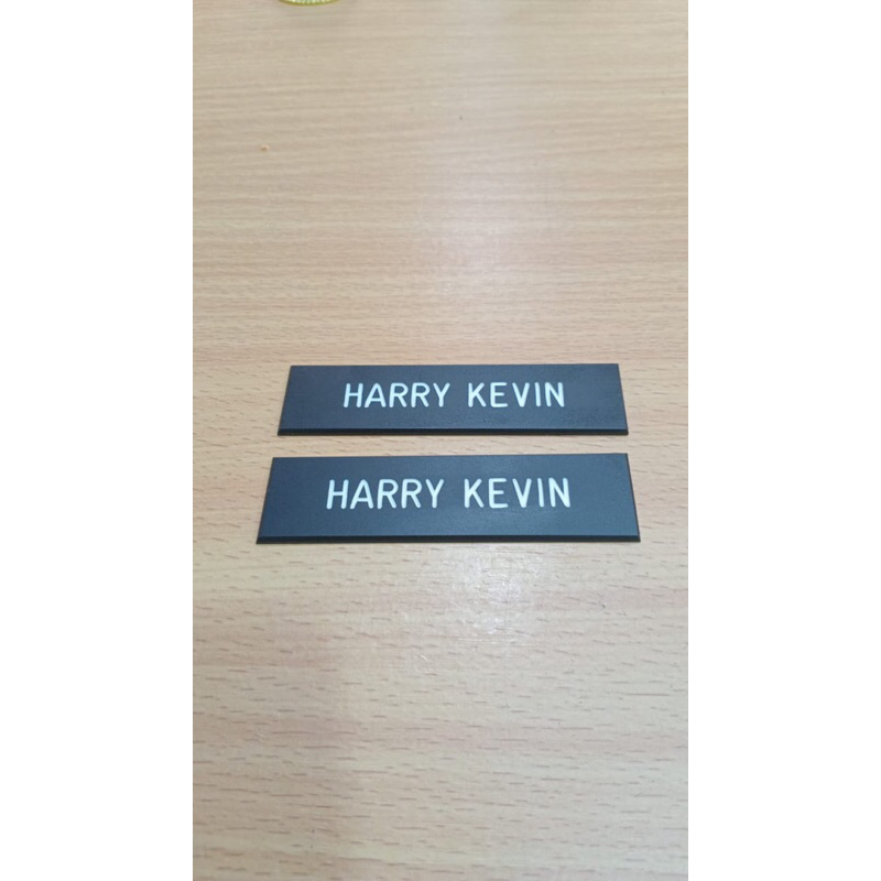 

papan nama dada grafir hitam doff ~ penity