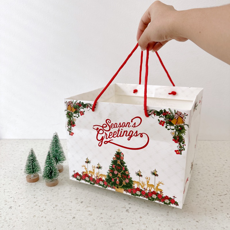 

(ISI 5 Pcs) Paperbag Mistletoe| Paperbag Natal 24x24cm | Paperbag Box Kue Natal Persegi