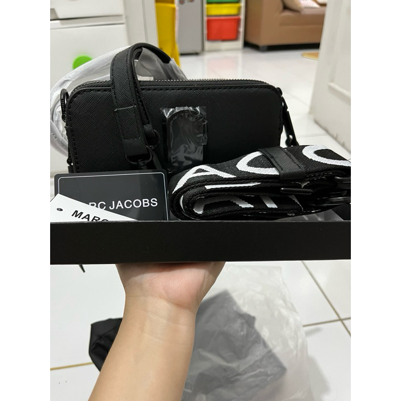 emje snapshot all black