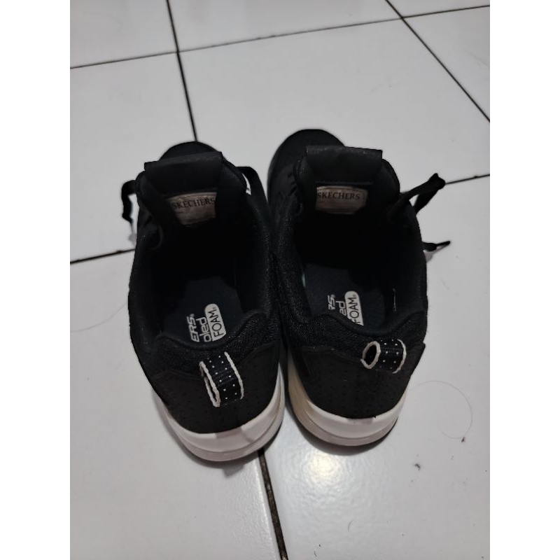 Preloved sepatu sekolah anak Skechers