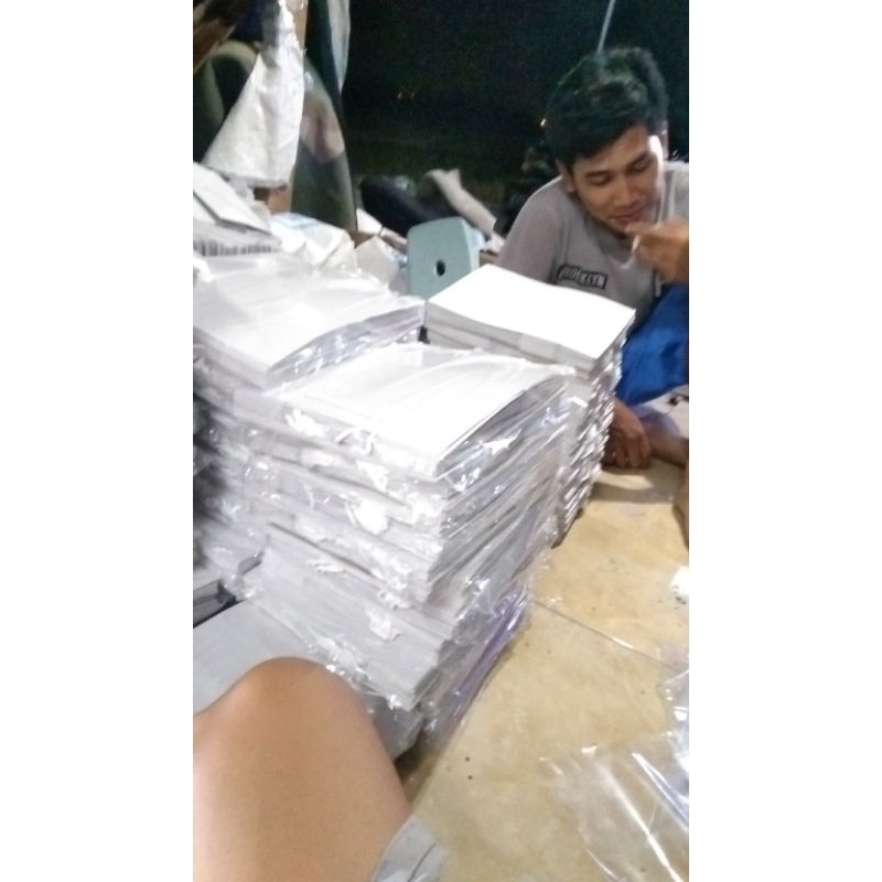 

paperbag putih 20 x 10 x 25 polos isi 100