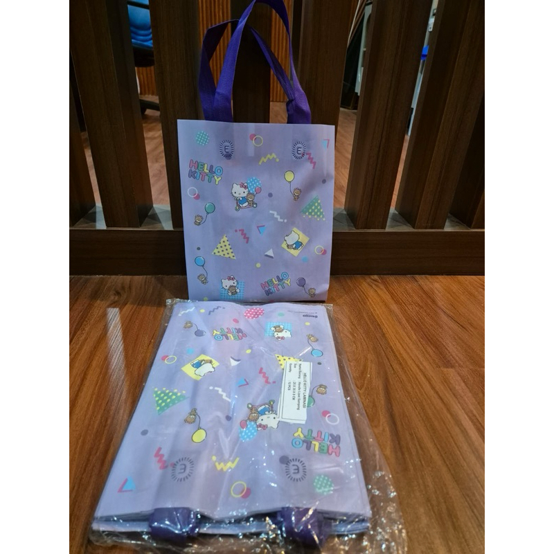 

GOODIE BAG /TAS KARAKTER LAMINASI UK 25x35x8/ HAMPERS ANAK