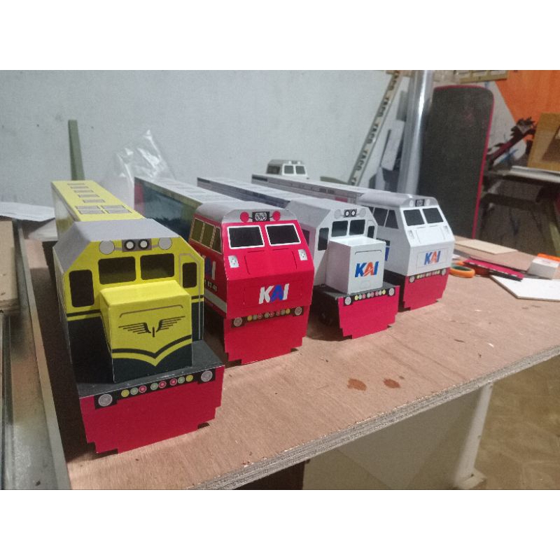 Mainan Kereta Api Lokomotif CC206+2 Rangkaian