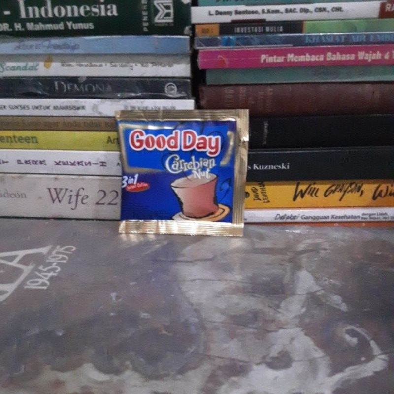 

KOPI GOOD DAY CARREBIAN NUT 3 IN 1 INSTANT COFFEE 20 GR