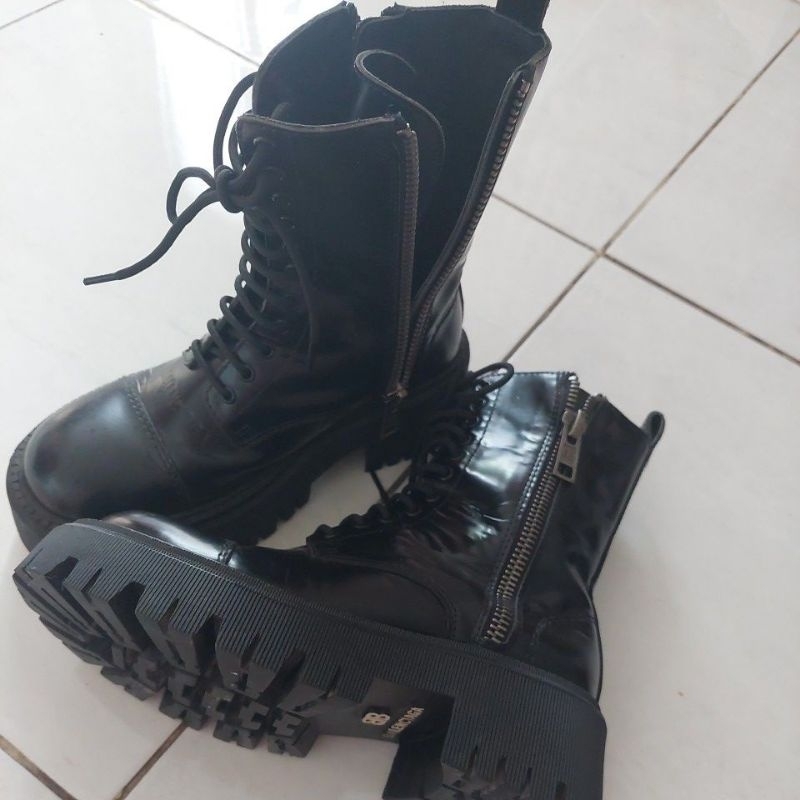preloved sepatu bots balenciaga