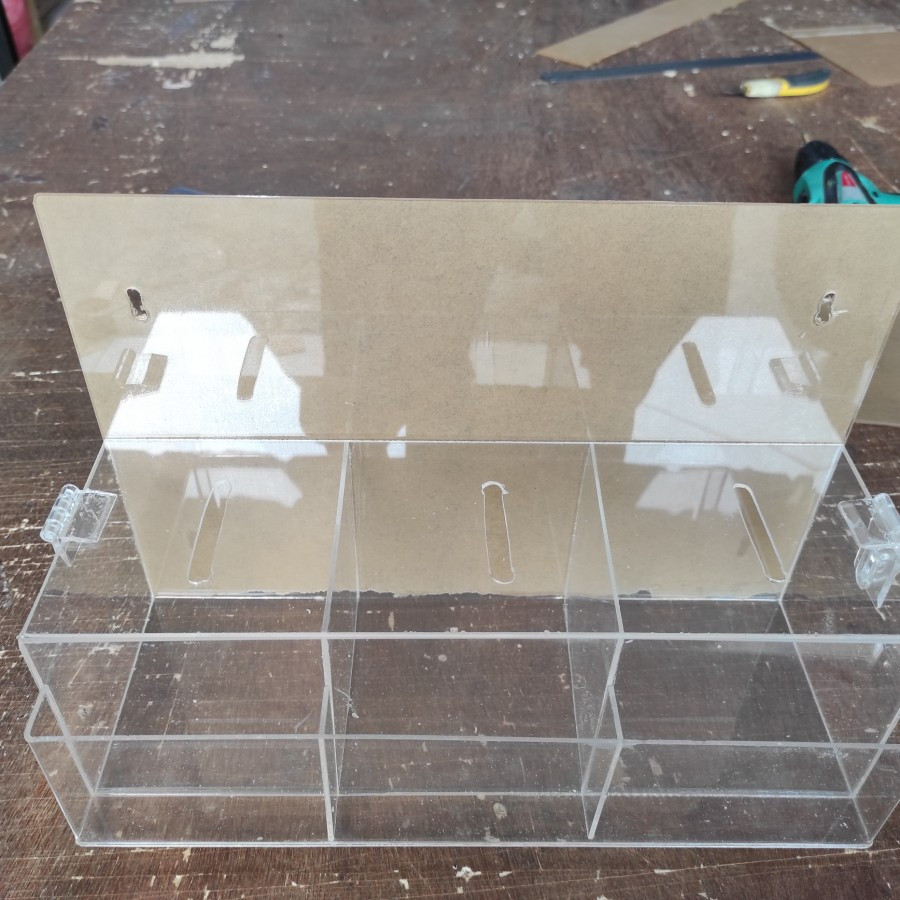 

Kotak Saran / Kotak Amal 3 lubang