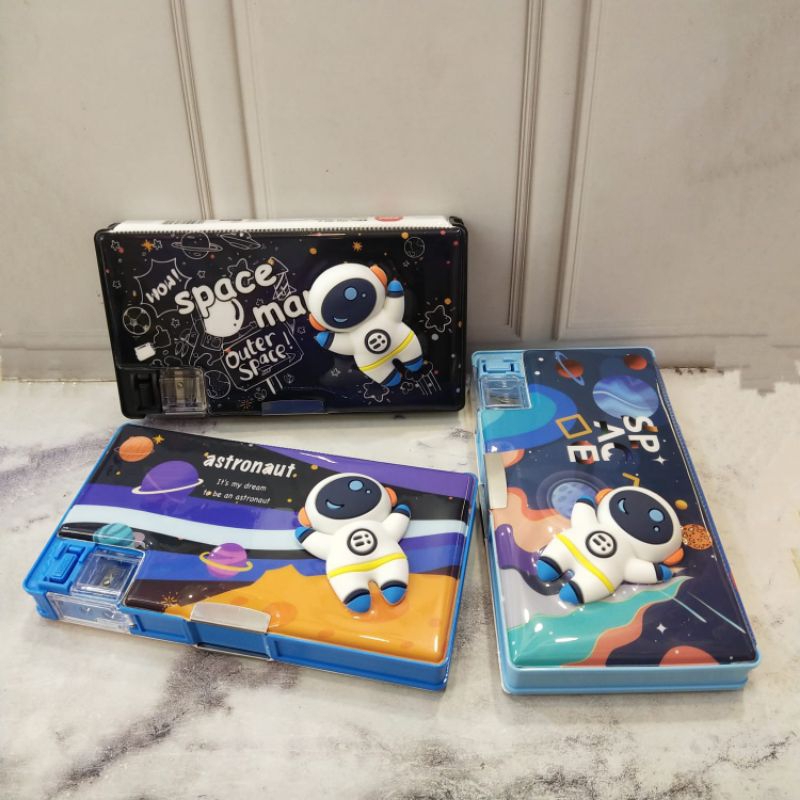 

Kotak Pensil Magnet 3D Motif Astronot Timbul kode 553-2