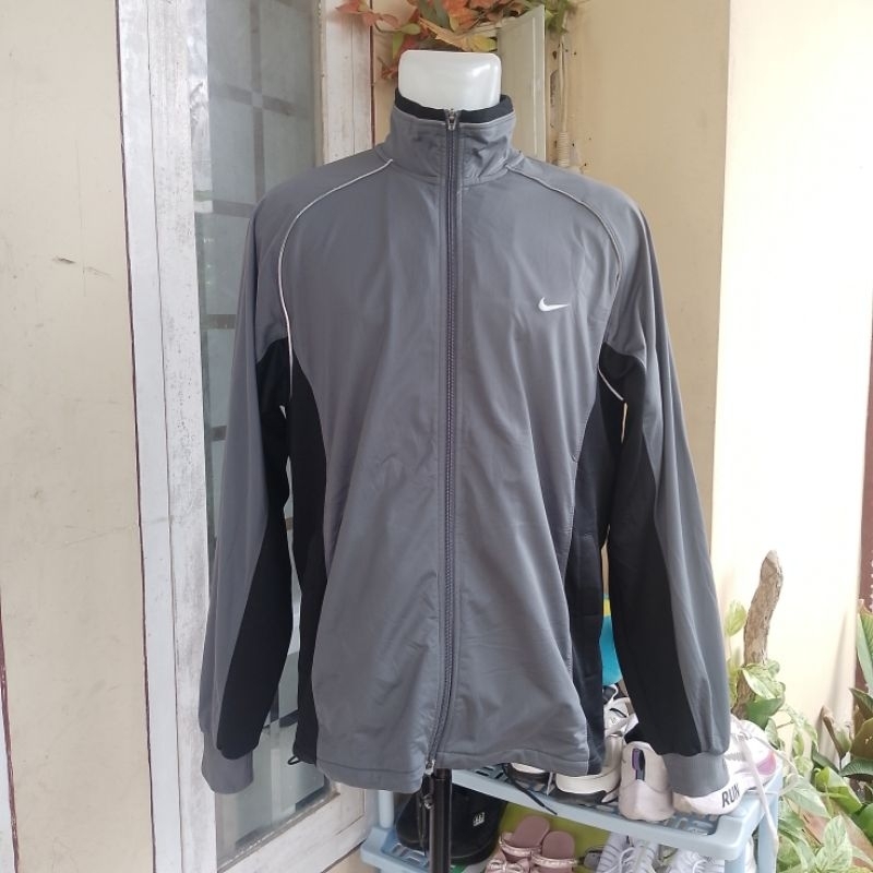 TRACKTOP NIKE/VINTAGE/PRELOVED/THRIFT