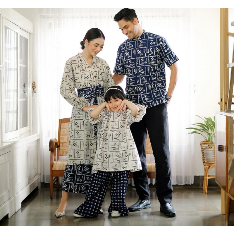 pesananpre order sarimbit .sarimbit batik. batik keluarga. batik solo