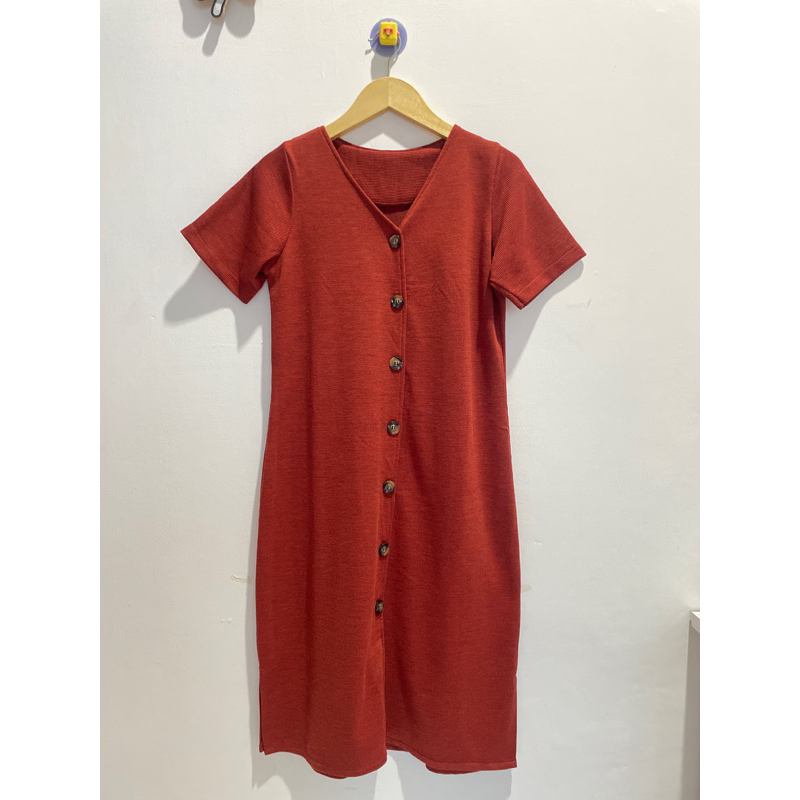 Dress wanita rajut merah bata