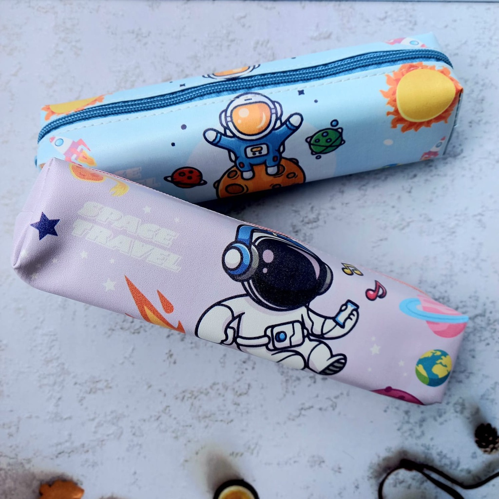 

Tempat Pensil Motif Astronot