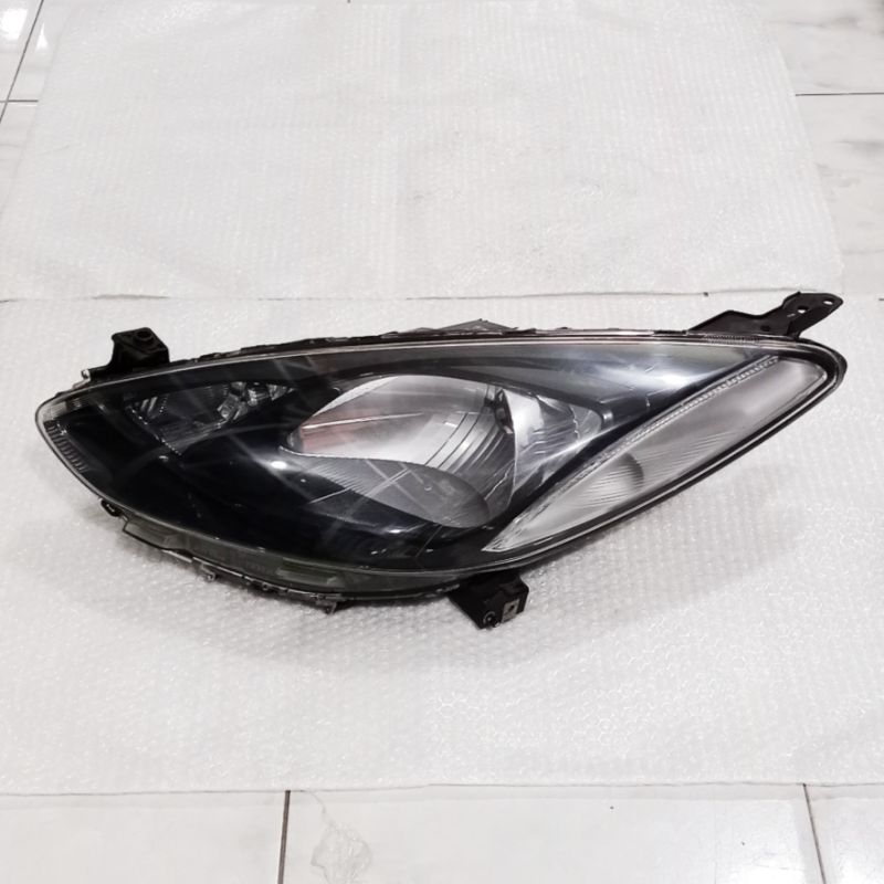 Headlamp Mazda2 2011 Kiri