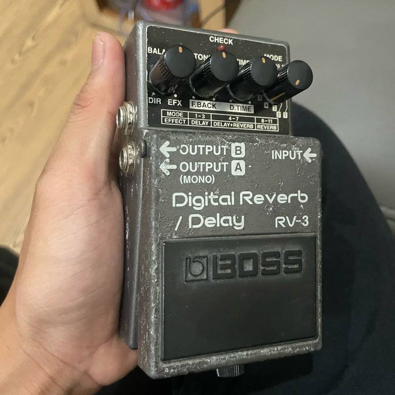 Boss Digital Reverb / Delay RV-3 Efek Gitar