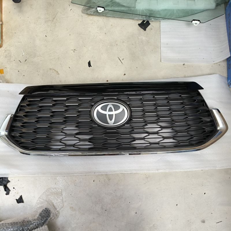 Grille bumper innova zenix