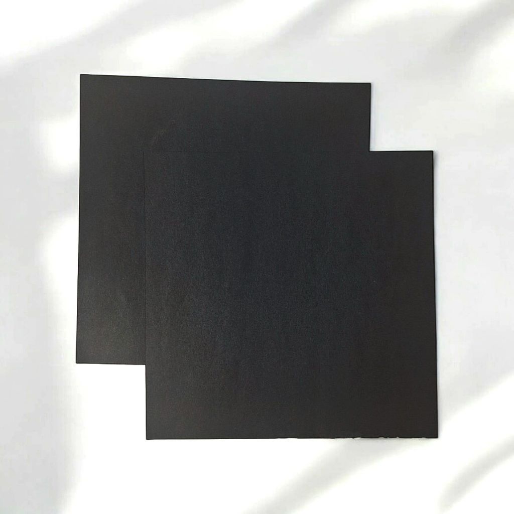 

Kertas Origami Hitam - Isi 20 Lembar