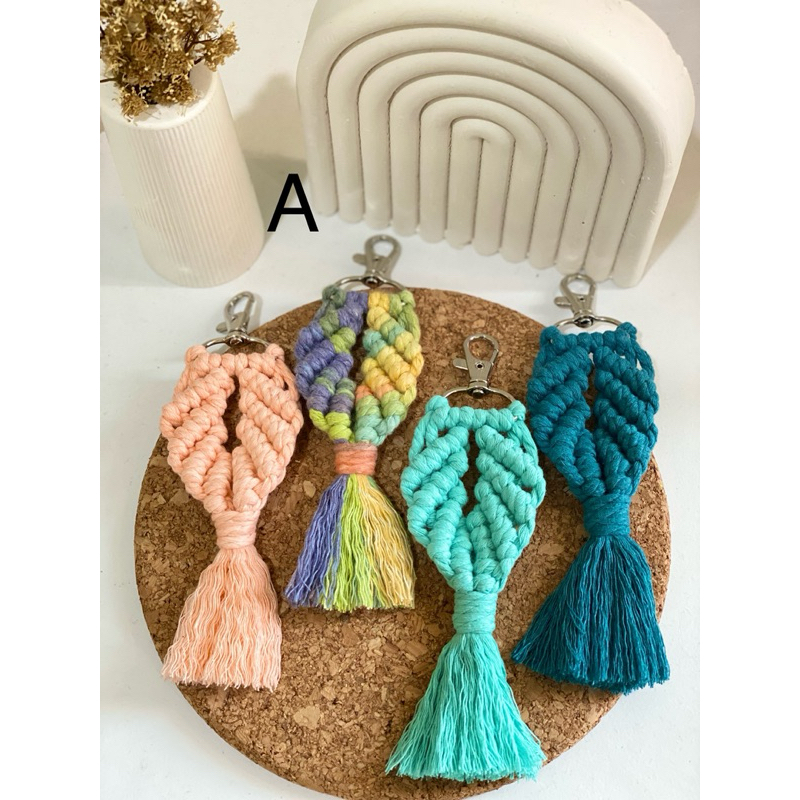 Macrame keychain//wedding souvenir//hampers//hadiah unik
