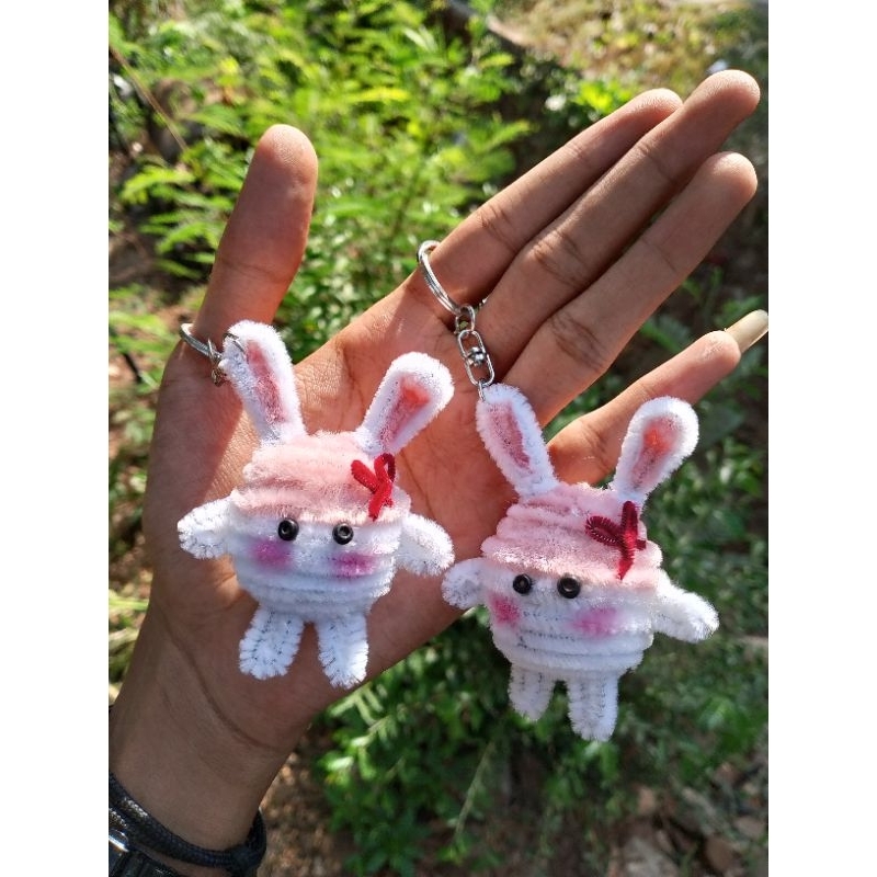 gantungan HP kawat bulu