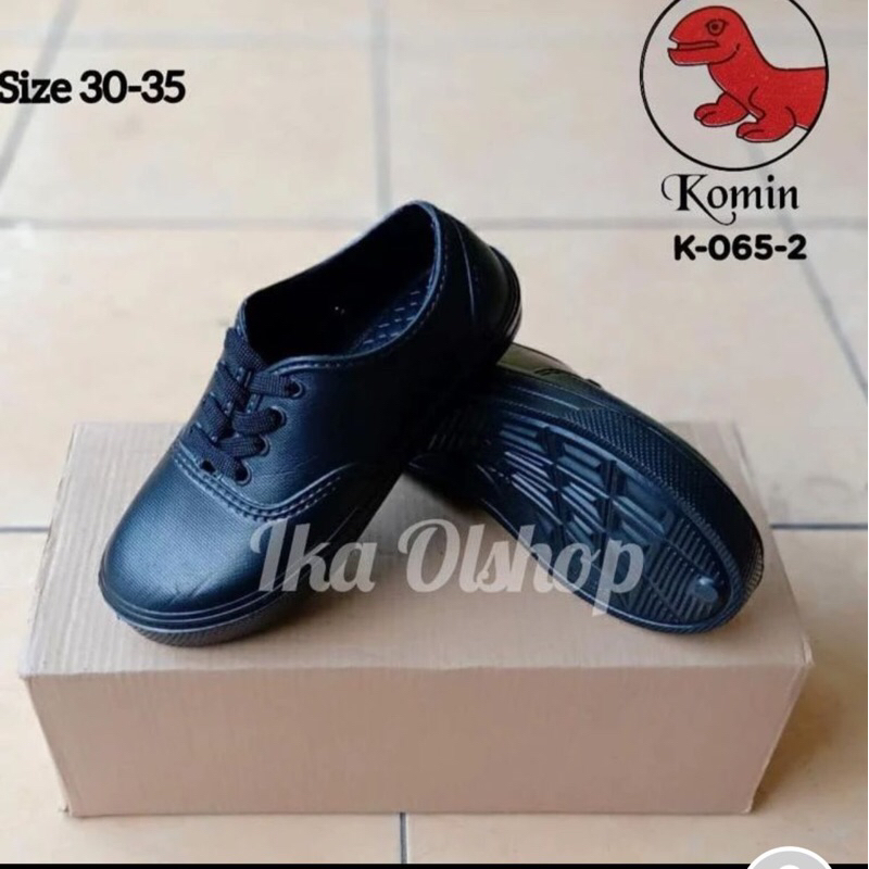 Komin Sepatu Anak Sekolah K065 Karet Phylon Hitam dan Putih