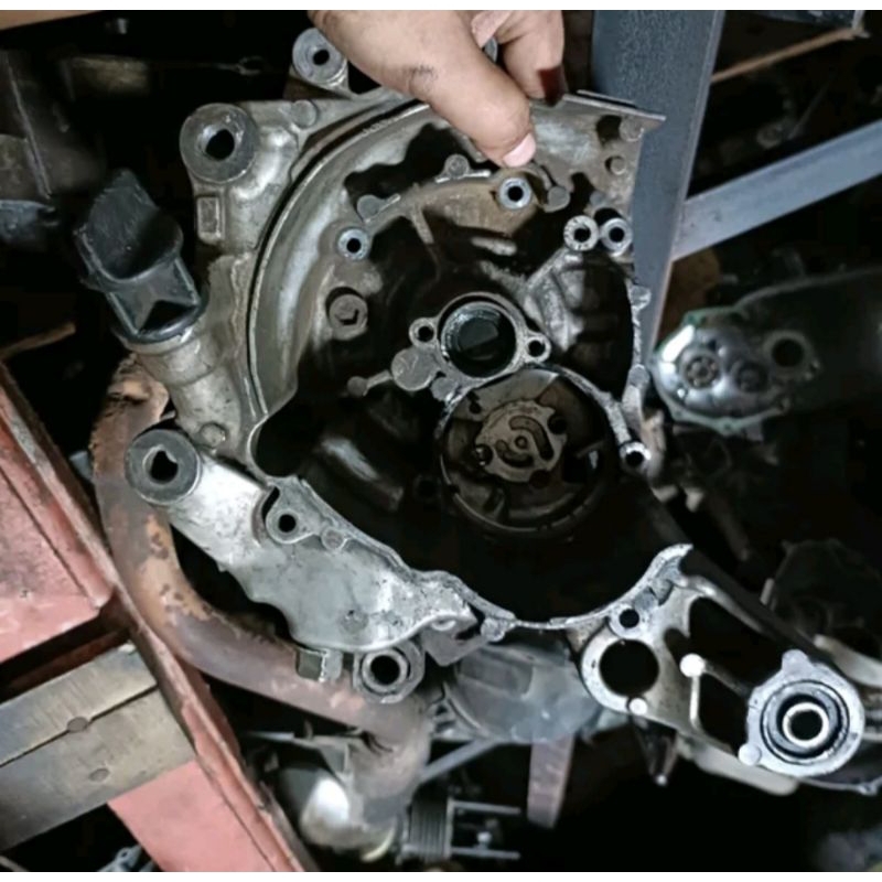 blok krangkes krengkes crankcase kalter kanan pompa oli original honda beat scoopy karbu kvy bekas