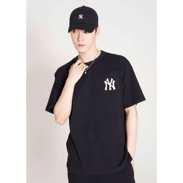 Kaos M.L.B Monogram Back Logo New York Yankees Tshirt Black Original