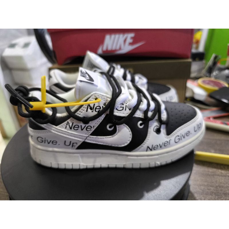 SB Dunk Low Panda Never Give Up