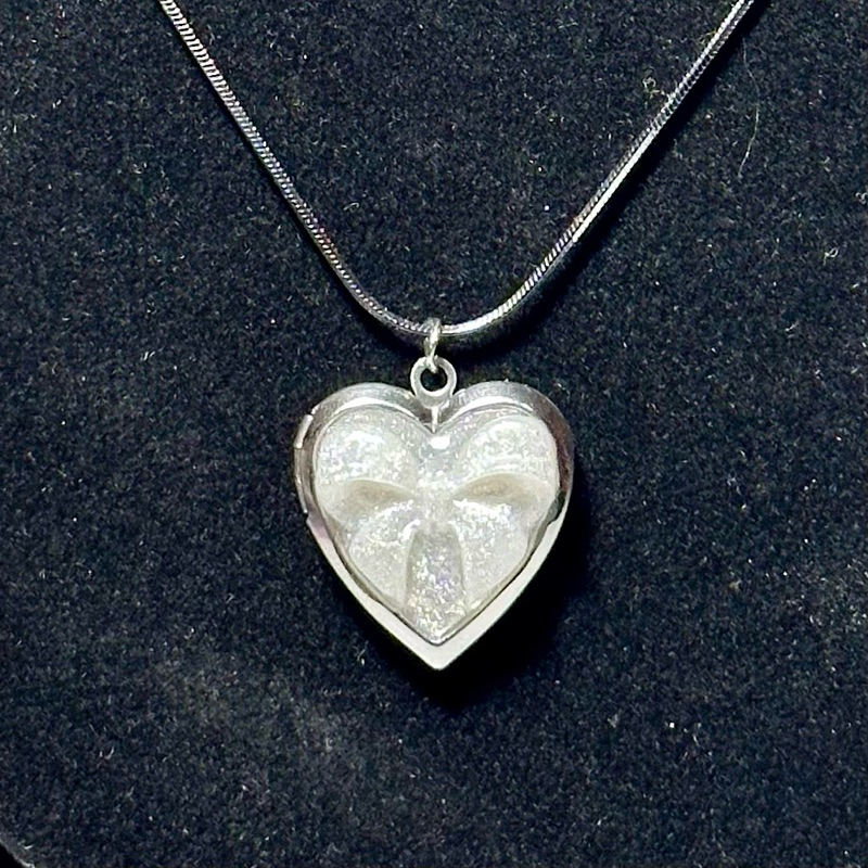 blobeep | heart locket charm necklace