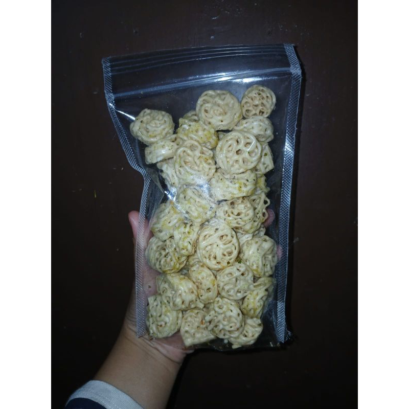 

Kerupuk seblak rafael rasa daun jeruk 100 gram