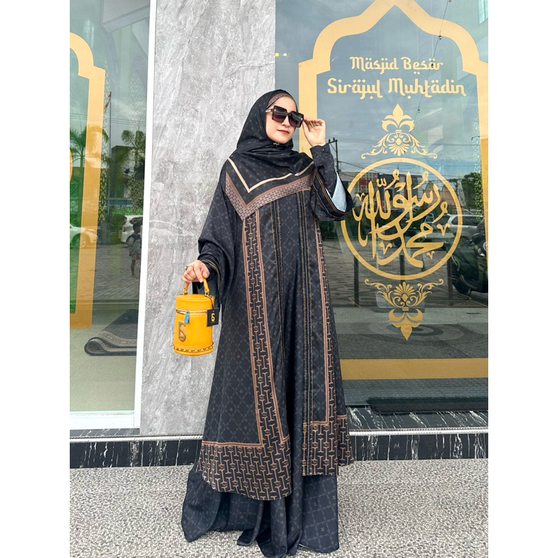 NVS QOIRRA SET OUTER SCRAF BY NOVIA SUKIJO