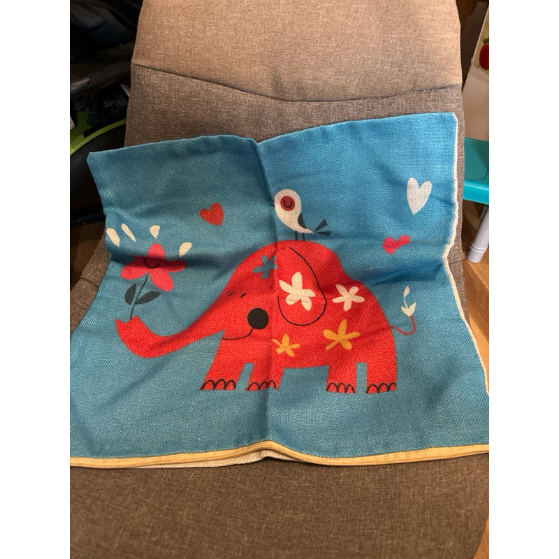 Preloved Sarung Bantal Sofa 40x40cm Motif Gajah